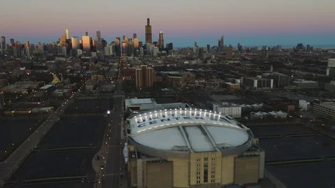 Orbit Right, Pan Up - United Center [4k] Video stock 106912412