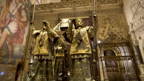 Orbit Shot of the Tomb of Christopher Columbus in Seville Cathedral, Spain Vídeos de archivo 341103622