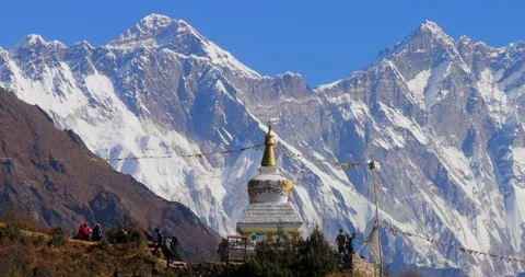 Orbit view of Buddhist chorten near Namche Bazaar Nepal revealing mountain Stockbeeldmateriaal 337395697