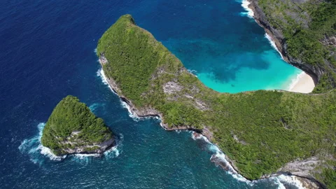 Orbital aerial shot of Cap de T-Rex and Kelingking Beach. Nusa Penida Island, Stock Footage 285092995