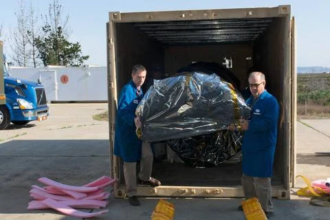 Orbital ATK technicians remove the first half of the payload fairing for t... 스톡 사진