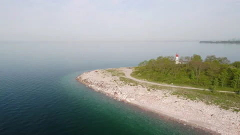 Orbiting aerial of Lighthouse Point revealing the Toronto skyline Stock Footage 155209749