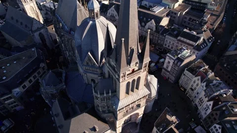 Orbiting Aerial View of Aachen Cathedral Vídeos de archivo 261435832