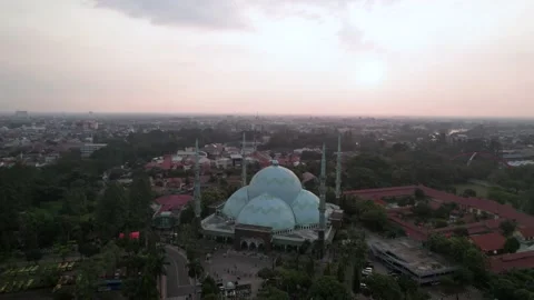 ORBITING BIG MOSQUE 库存影片 201210299