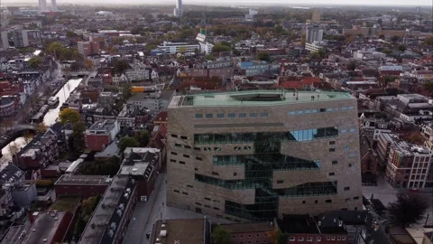 Orbiting the Forum, a modern architectural building in Groningen City Center Video stock 163616996