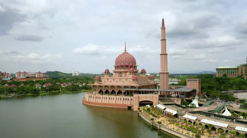 Orbiting Putra Square With Putra Mosque And Perdana Putra Putrajaya Malaysia Stock Footage 131492932