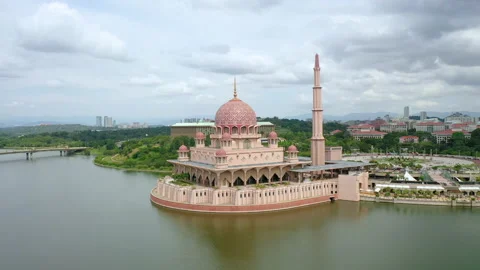 Orbiting Putra Square With Putra Mosque And Perdana Putra Putrajaya Malaysia Stock Footage 131493169