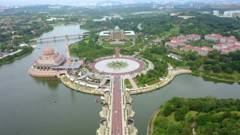 Orbiting Putra Square With Putra Mosque And Perdana Putra Putrajaya Malaysia Stock Footage 131495728