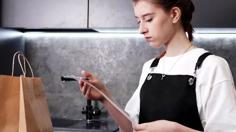 Ordering groceries online while preparing for a cozy meal Vidéo 296315302