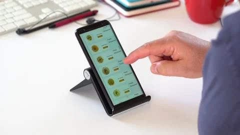 Ordering Online With Your Smartphone, Macaroni or Pasta 库存影片 145654661