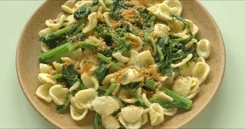 Orecchiette con Cime di Rapa Video stock 336724367