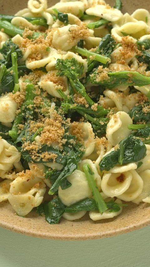 Orecchiette pasta with broccoli rabe. Video stock 336724414