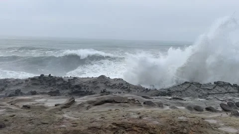 Oregon Coast Big wave splashes Stock-Footage 329448757