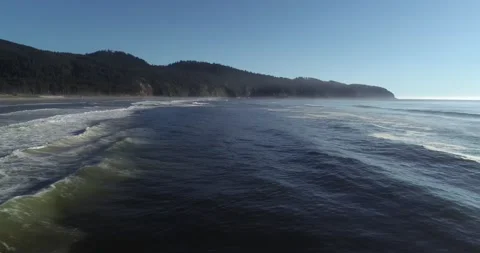Oregon coast breaking waves drone 2 動画素材 187252507