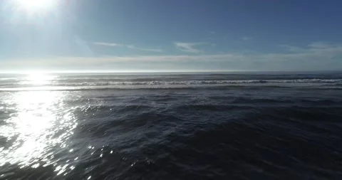 Oregon coast breaking waves drone 動画素材 187252508