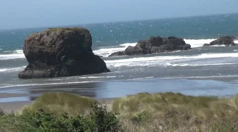 Oregon Coast in Spring with Wind large Rock 스톡 동영상 11263274