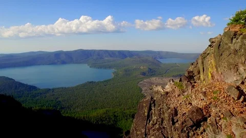 Oregon Forest And Mountains Under Blue Sky By Aerial Drone Vidéo 87520074