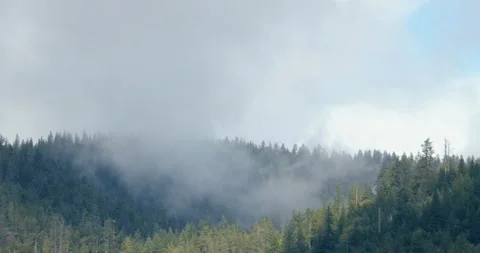 Oregon Forest Mountains With Clouds Rolling Through the peaks Stock Footage 162788327