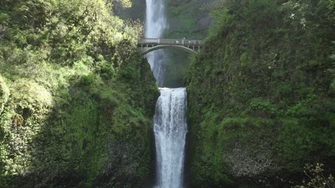 OREGON - Multnomah Falls in Slow Motion Pan Stock-Footage 96543636