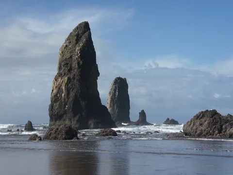 Oregon Rocks and Waves Video stock 81334826