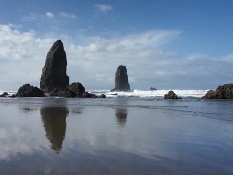 Oregon Rocks and Waves Long Shot Video stock 81332245