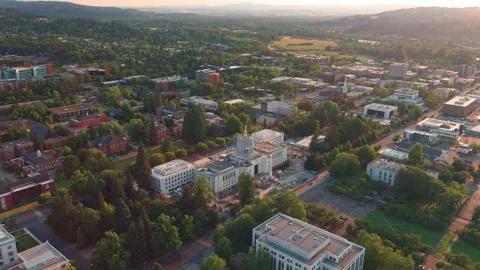 Oregon State Capitol building and lush surroundings at sunset in Salem, Stock Footage 283093364