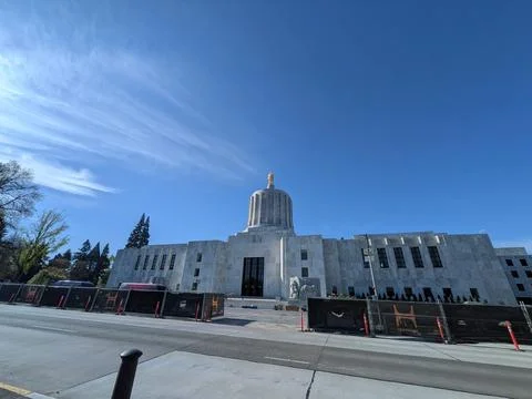 Oregon State Capitol facade with marble exterior, towering dome Fotos de archivo