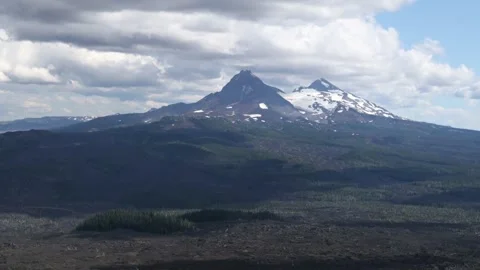 Oregon Time Lapse: Three Sisters from Little Belknap Crater Video stock 146668444