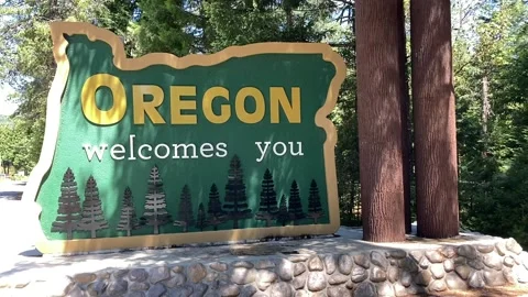Oregon welcome sign Stock Footage