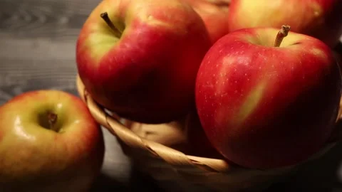 Organic apples in a wicker basket Video stock 170774577