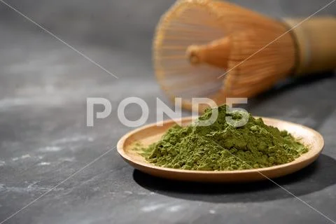 Organic Green Matcha Tea on wooden table, copyspace Stock-Fotos