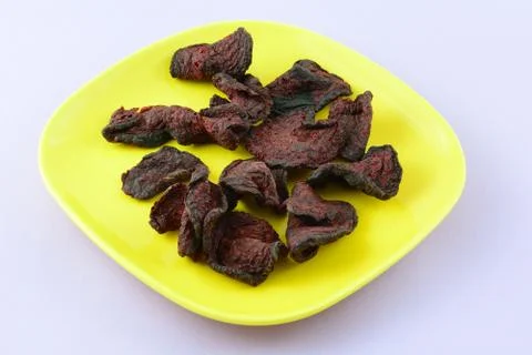Organic red beet chips Foto stock