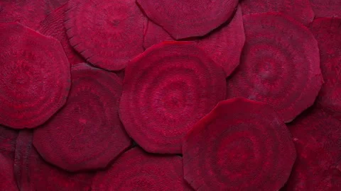 Organic red beetroot slices background. Fresh colorful organic beetroot texture Vidéo 334652223