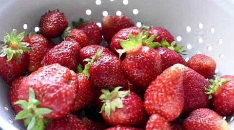 Organic strawberries Stockbeeldmateriaal 50379129
