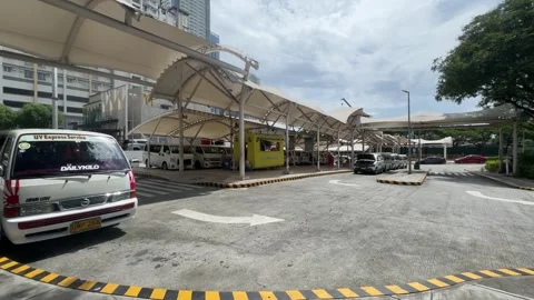 Organized PUV Terminal in BGC 4k 60fps Vídeo Stock 339198905