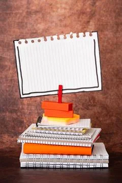 Organized Stack Note Pad, Bundle Notebooks, Neat Pile Documents, Pleasant ... Foto stock