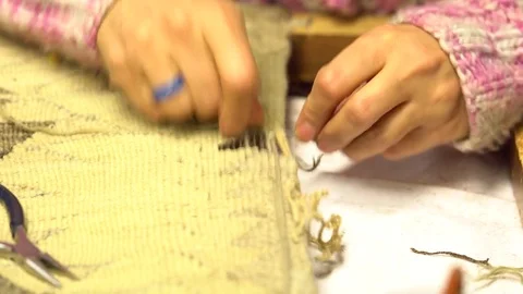 Oriental rug or carpet repair closeup Vidéo 84863653