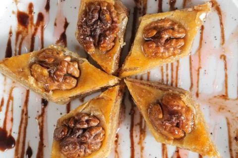 Oriental sweets with walnuts close-up Foto stock