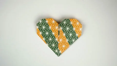 Origami hearts stop motion Video stock 107536027