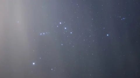 Orion Moving Across a Cloudy Sky at Night i(Vertical/Time Lapse/Panning) Stockbeeldmateriaal 148033526