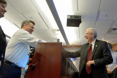 Orion Program Manager Mark Geyer congratulates the team after 스톡 사진