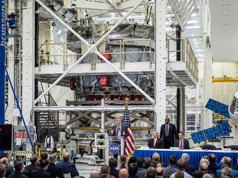 Orion Program Manager Mark Kirasich speaks at the European Service Foto stock