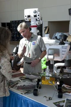 ORLANDO, Fla.  Robotics Engineer Michael Garrett from NASA's Jet Propulsion.. 스톡 사진