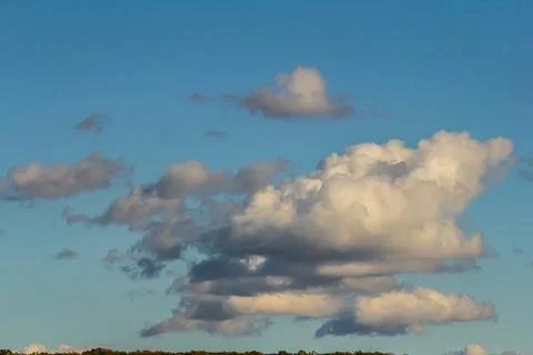 Ornamental clouds. Dramatic sky. Epic storm cloudscape Soft sunlight. Panor.. 스톡 사진