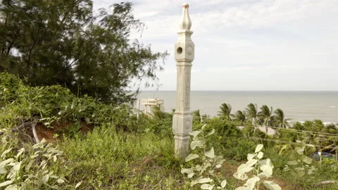 Ornamental design land plot marking poles in Vietnam on coastline, motion Vídeos de archivo 159113140