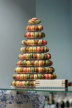 Ornate Arrangement Featuring Stacked Macarons With Eyecatching Color Gradients Stockfoto's