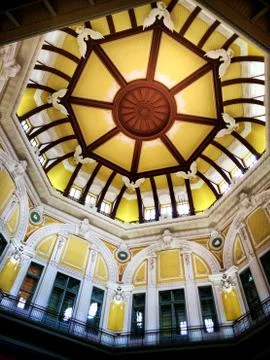 The ornate ceiling of classical Tokyo Central Station, Japan 库存照片