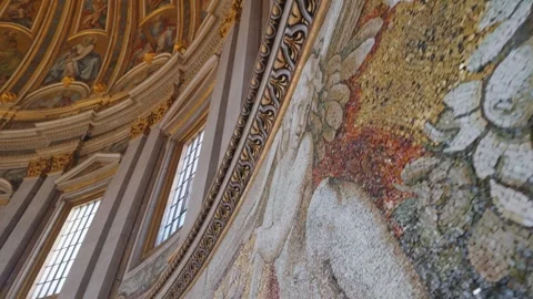 Ornate Dome Interior with Mosaic and Fresco Artwork in Historic Church Stockbeeldmateriaal 339862812