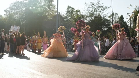 Ornate flower float with performers at parade 库存影片 341839099
