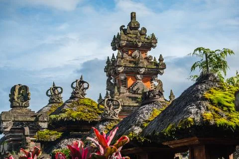 Ornate Stone Temples Under Blue Sky Stock-Fotos